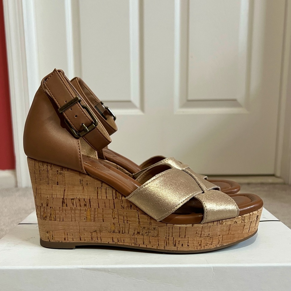 LIKE NEW - Crown Vintage Wedge Sandal (Size 6.5)